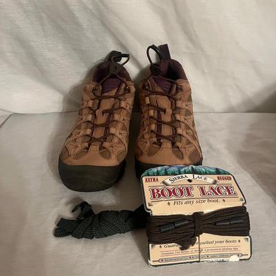 Hiking Gear Includes Size 10 Merrell Boots (GB-MG)