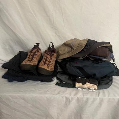 Hiking Gear Includes Size 10 Merrell Boots (GB-MG)