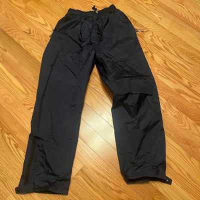 Hiking Gear Includes Size 10 Merrell Boots (GB-MG)