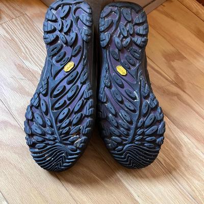 Hiking Gear Includes Size 10 Merrell Boots (GB-MG)
