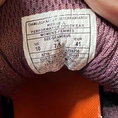 Hiking Gear Includes Size 10 Merrell Boots (GB-MG)