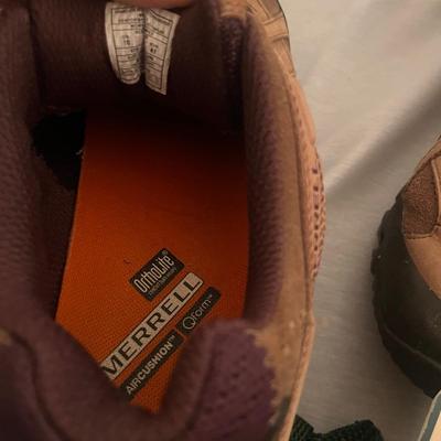 Hiking Gear Includes Size 10 Merrell Boots (GB-MG)