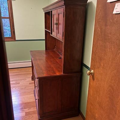 Wooden Desk With Hutch (UO-MG)