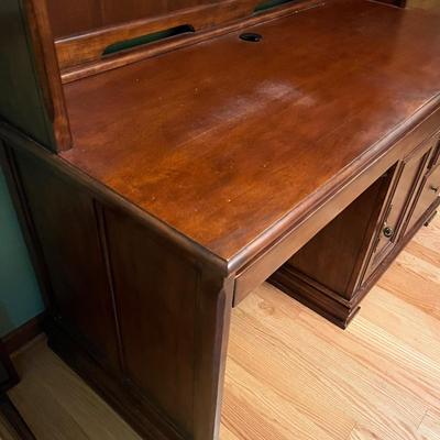Wooden Desk With Hutch (UO-MG)