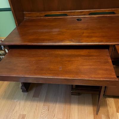 Wooden Desk With Hutch (UO-MG)