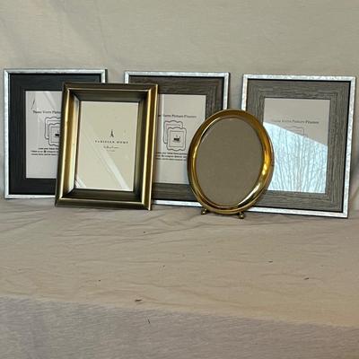 Metal Photo Frames & More Frames (UO-MG)