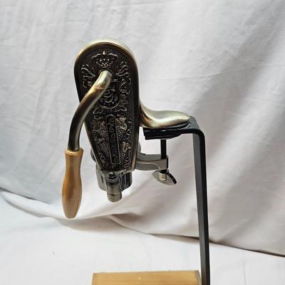 Iron Wine Rack, Le Grape Uncorking Machine, & Accessories (S1-JS)