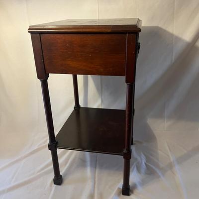 Hurricane Lamp & Side Table (LR-MG)