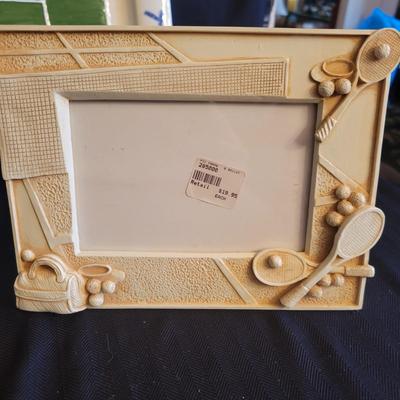 Assortment of Tennis Decor Items (DR-DW)