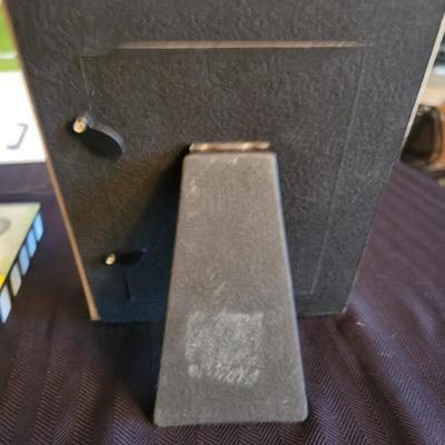 Assortment of Tennis Decor Items (DR-DW)