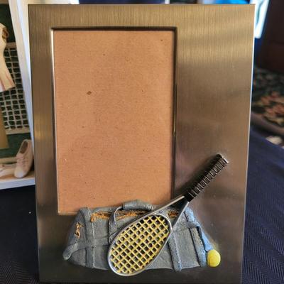 Assortment of Tennis Decor Items (DR-DW)