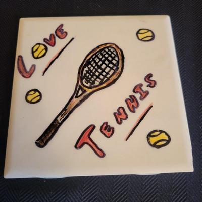 Assortment of Tennis Decor Items (DR-DW)