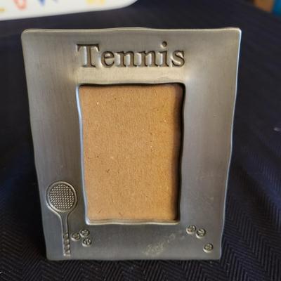Assortment of Tennis Decor Items (DR-DW)