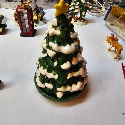 Department 56 & Other Christmas Village Accessories (S1-JS)