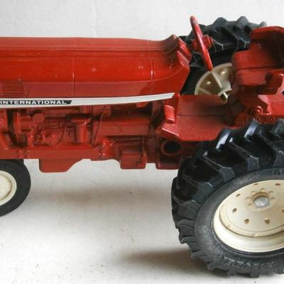 Vintage ERTL Farm Toy IH International Harvester Tractor