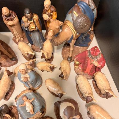 Vintage "Holland Mold" 32 Piece Nativity Set