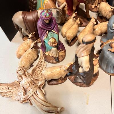 Vintage "Holland Mold" 32 Piece Nativity Set