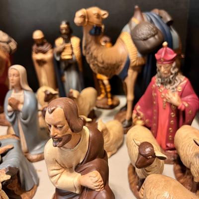 Vintage "Holland Mold" 32 Piece Nativity Set