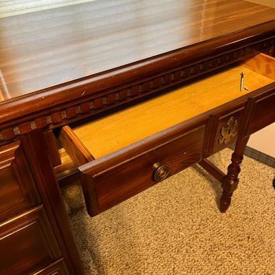 Classic Wood Desk - 4 Drawers