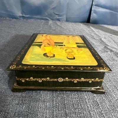 Lot 93 Vintage black Lacquer box with inlay