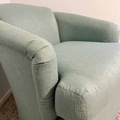 Best Home Furnishings Glider Swivel Chair