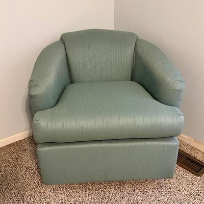 Best Home Furnishings Glider Swivel Chair