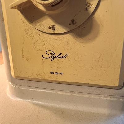 Vintage Singer Sewing Machine 6218