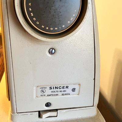 Vintage Singer Sewing Machine 6218