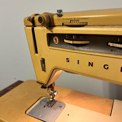 Vintage Singer Sewing Machine 6218