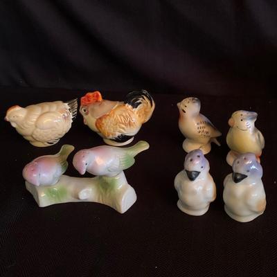 Large Collection of Antique Salt & Pepper Shakers (K-HS)