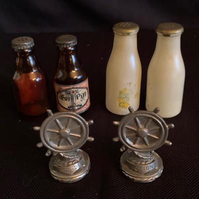 Large Collection of Antique Salt & Pepper Shakers (K-HS)