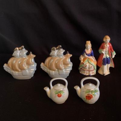 Large Collection of Antique Salt & Pepper Shakers (K-HS)