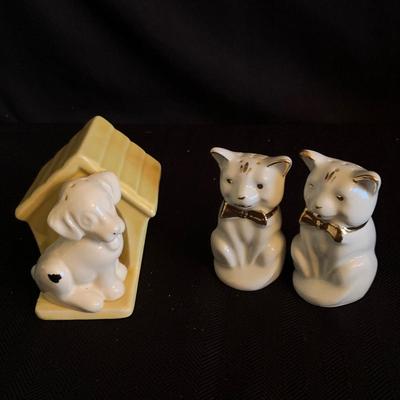 Large Collection of Antique Salt & Pepper Shakers (K-HS)