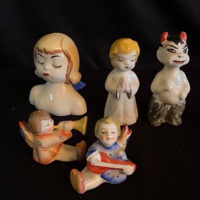 Large Collection of Antique Salt & Pepper Shakers (K-HS)