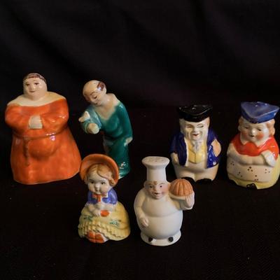 Large Collection of Antique Salt & Pepper Shakers (K-HS)