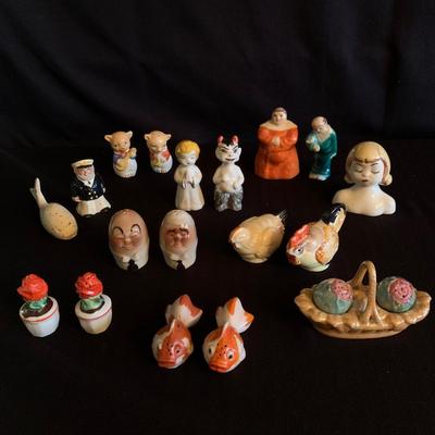 Large Collection of Antique Salt & Pepper Shakers (K-HS)