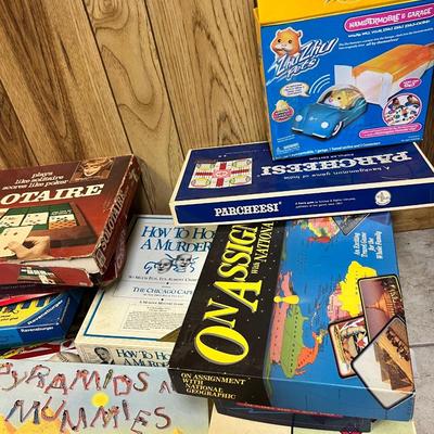 Lot Vintage Board Games, Toys