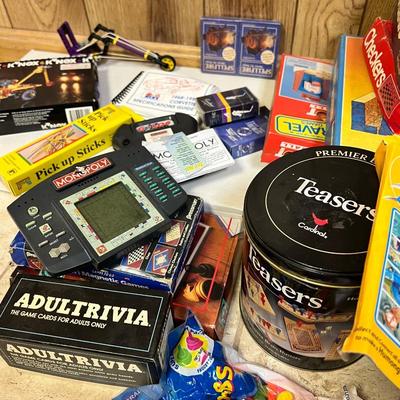 Lot Vintage Board Games, Toys
