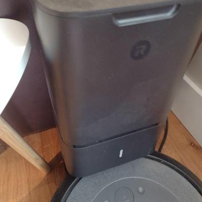 iRobot Roomba Autonomous Vacuum Cleaner with Extra Disposal Bags