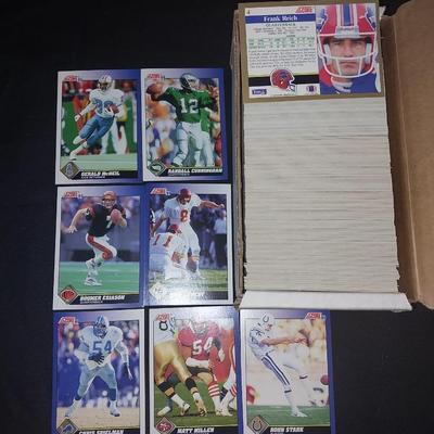 BOX OF '91 SCORE FOOTBALL TRADING CARDS