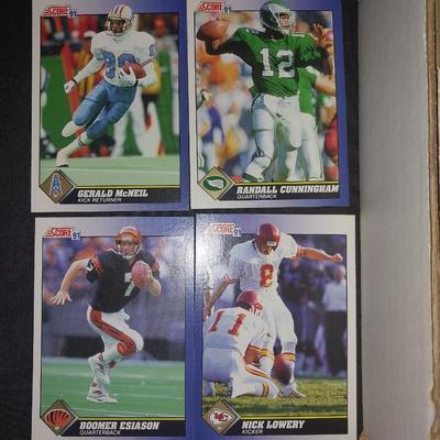 BOX OF '91 SCORE FOOTBALL TRADING CARDS