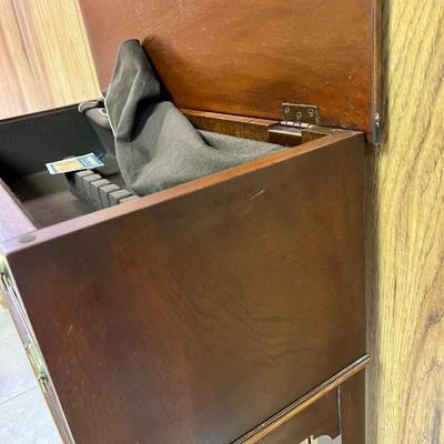 Vintage Hekman Traditional Wooden Silver Chest