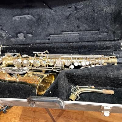 Bundy Saxophone w/3 Cases + New Mouthpiece