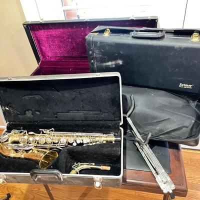 Bundy Saxophone w/3 Cases + New Mouthpiece