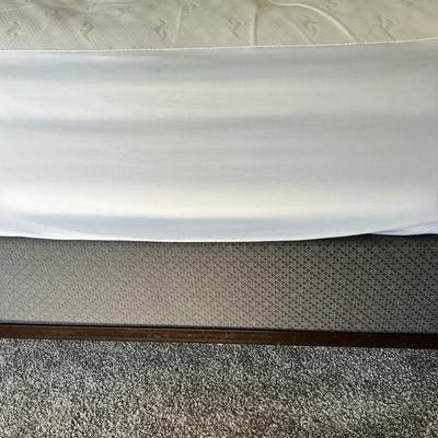 TEMPUR-PEDIC Bed w/ Frame, 2 Full Size Mattresses