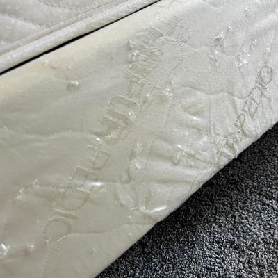 TEMPUR-PEDIC Bed w/ Frame, 2 Full Size Mattresses