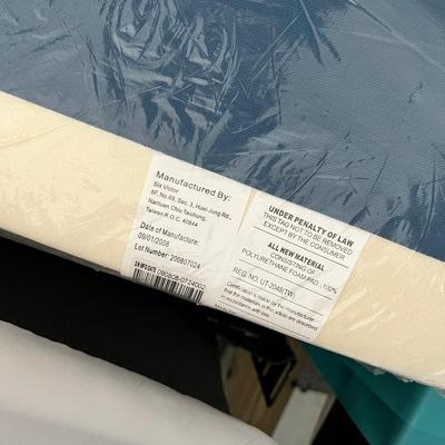 TEMPUR-PEDIC Bed w/ Frame, 2 Full Size Mattresses