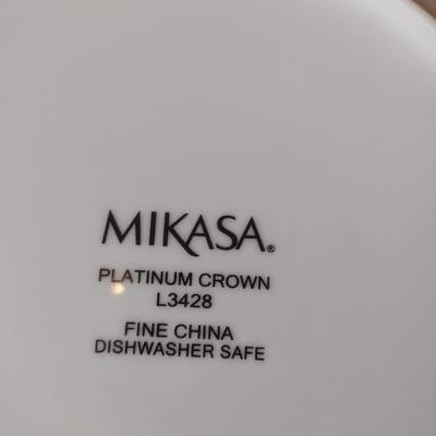 Mikasa Platinum Crown Five Piece 8 Place Setting China