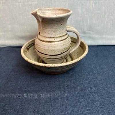 Lot 124, vintage, pottery, pitcher, and bowl set