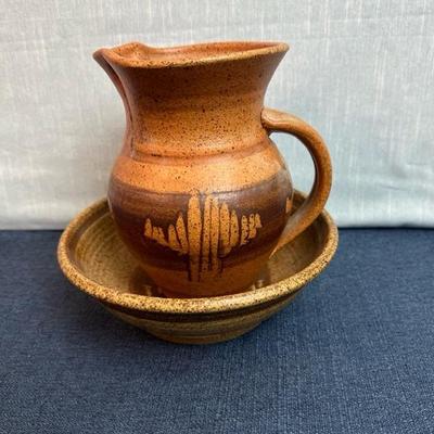 Lot 126, vintage pottery, pitcher, and bowl set Lot 126, vintage pottery, pitcher, and bowl set